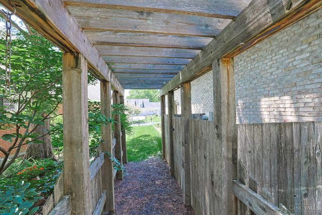 35 Frick Court, Glendale, OH 45246
