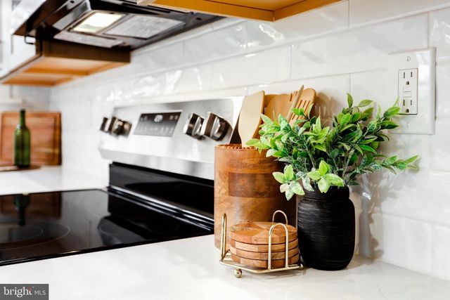 1121 W CLAY ST, Lancaster, PA 17603