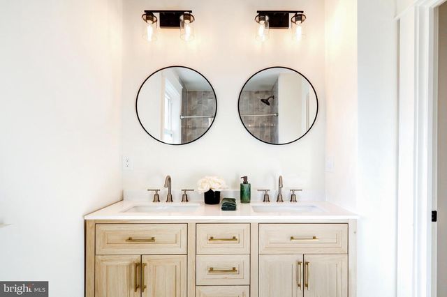 1121 W CLAY ST, Lancaster, PA 17603