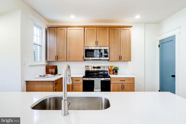 1121 W CLAY ST, Lancaster, PA 17603