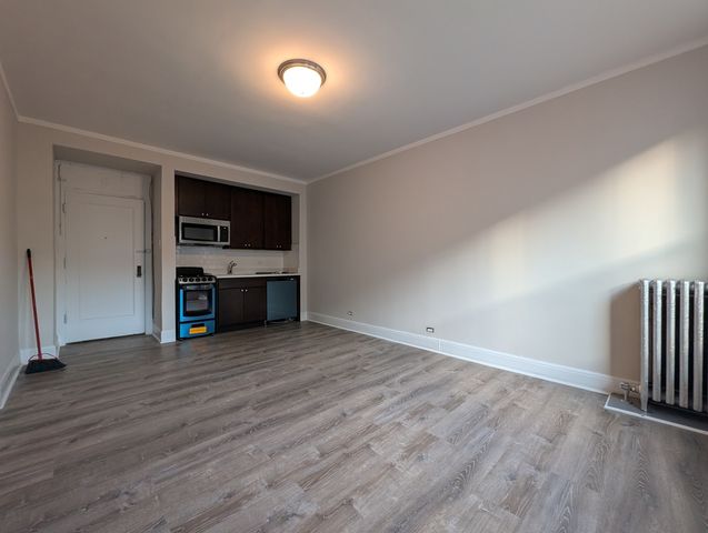 3335 W Diversey Avenue 107, Chicago, IL 60647