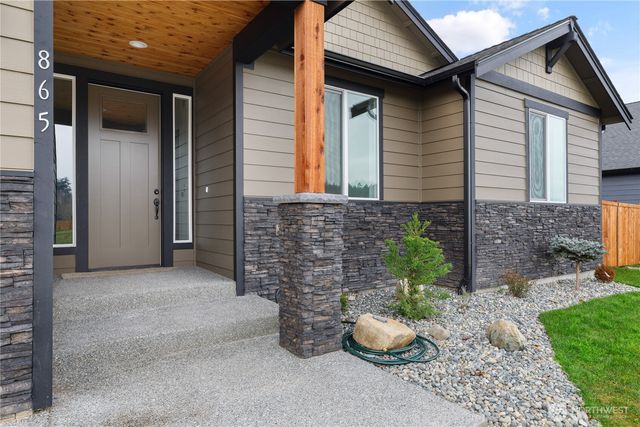 865 NW Shire Street, Oak Harbor, WA 98277