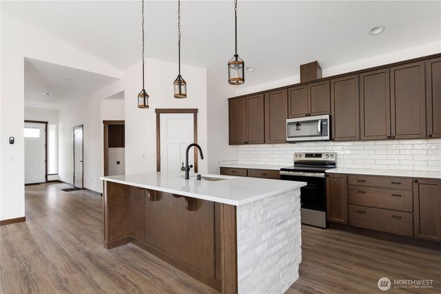 865 NW Shire Street, Oak Harbor, WA 98277