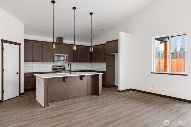 865 NW Shire Street, Oak Harbor, WA 98277