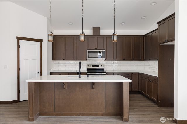 865 NW Shire Street, Oak Harbor, WA 98277