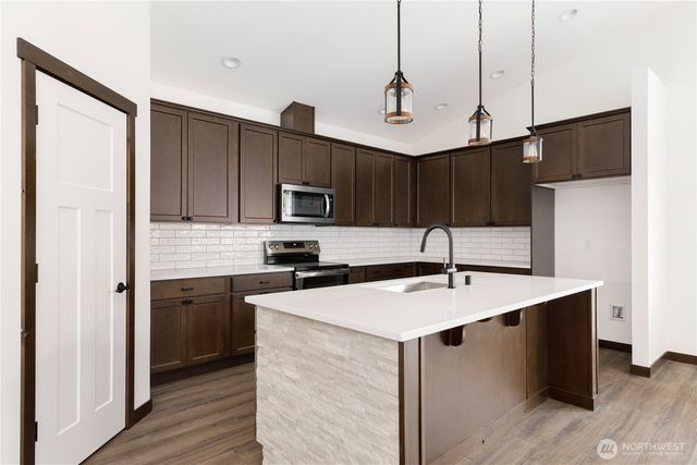 865 NW Shire Street, Oak Harbor, WA 98277