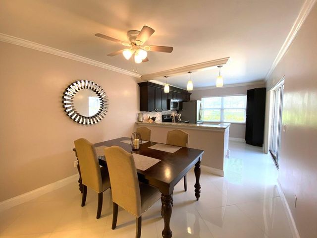40 Essex Court A, Royal Palm Beach, FL 33411
