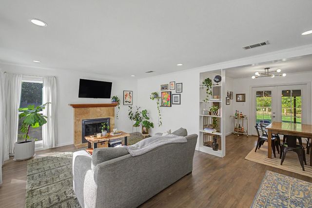 3933 Loreto Way, Sacramento, CA 95821