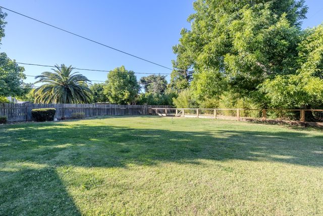 3933 Loreto Way, Sacramento, CA 95821