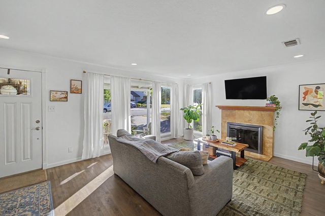 3933 Loreto Way, Sacramento, CA 95821