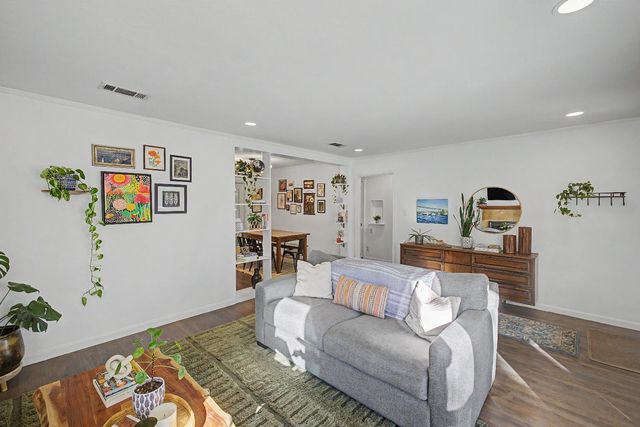 3933 Loreto Way, Sacramento, CA 95821