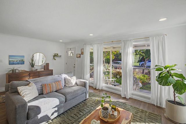 3933 Loreto Way, Sacramento, CA 95821