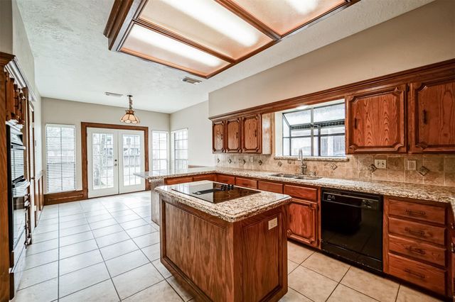 67 N Skyflower Court, Spring, TX 77381