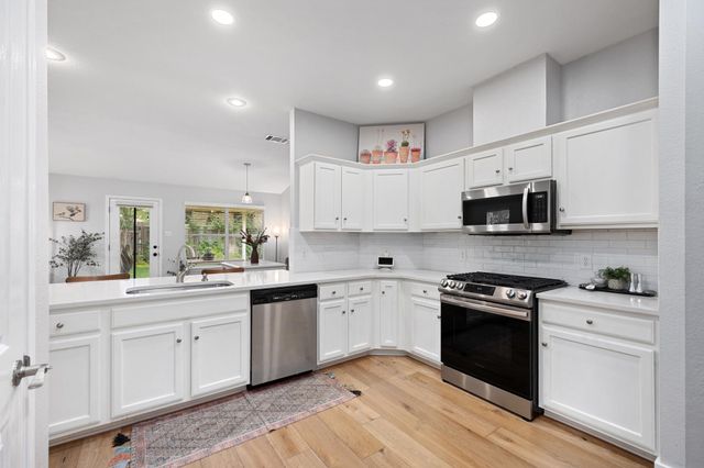 8112 Luling LN, Austin, TX 78729