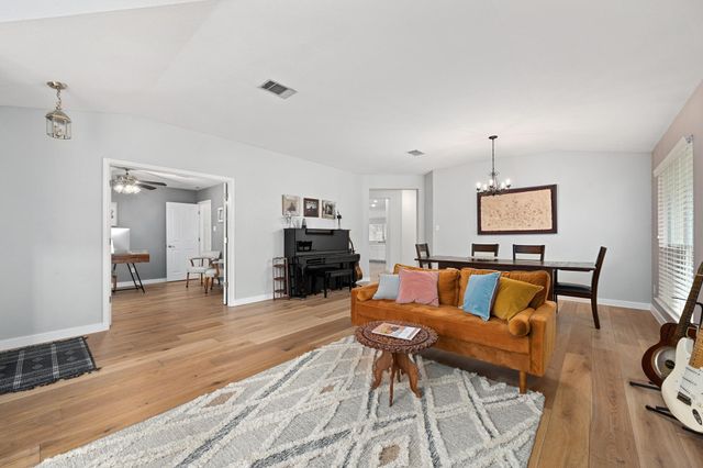 8112 Luling LN, Austin, TX 78729