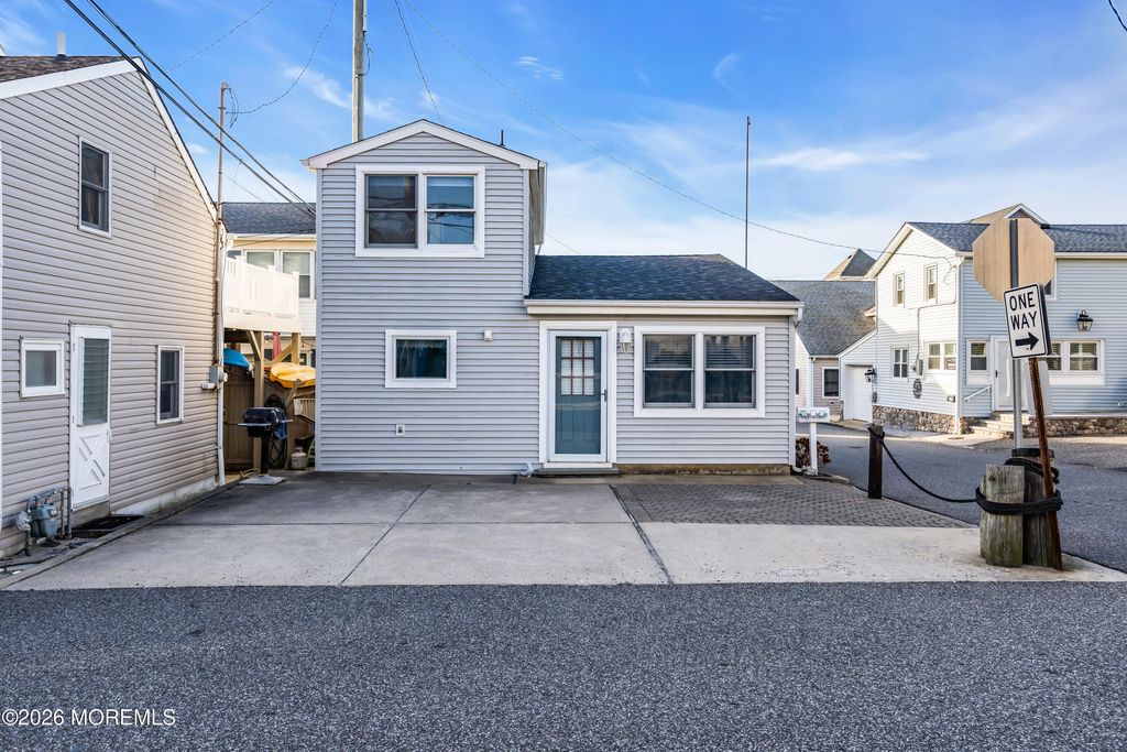 53 E Bay Way, Lavallette, NJ 08735