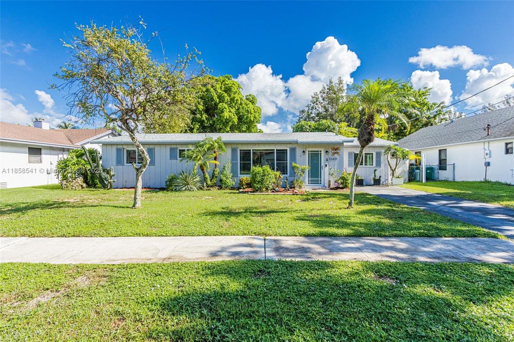 12421 SW 1st Ct, Plantation, FL 33325