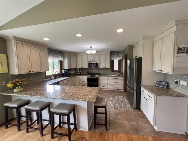 3010 Loon Lake Shores Road, Waterford, MI 48329