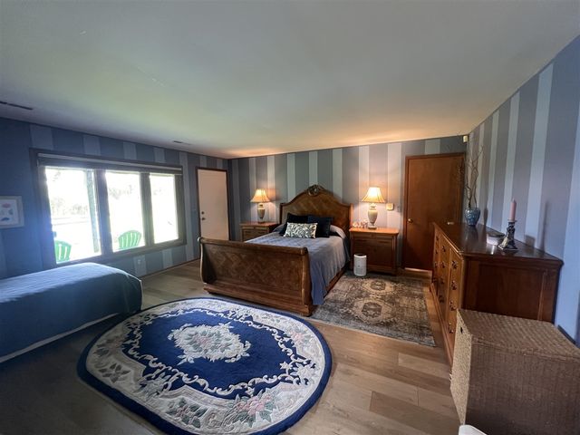 3010 Loon Lake Shores Road, Waterford, MI 48329