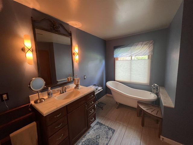 3010 Loon Lake Shores Road, Waterford, MI 48329