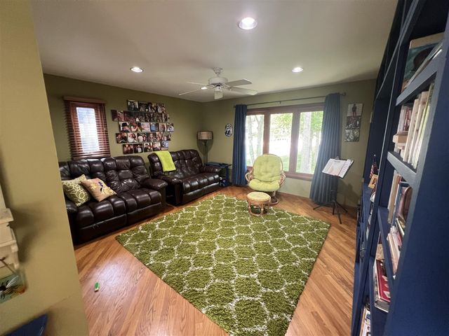 3010 Loon Lake Shores Road, Waterford, MI 48329