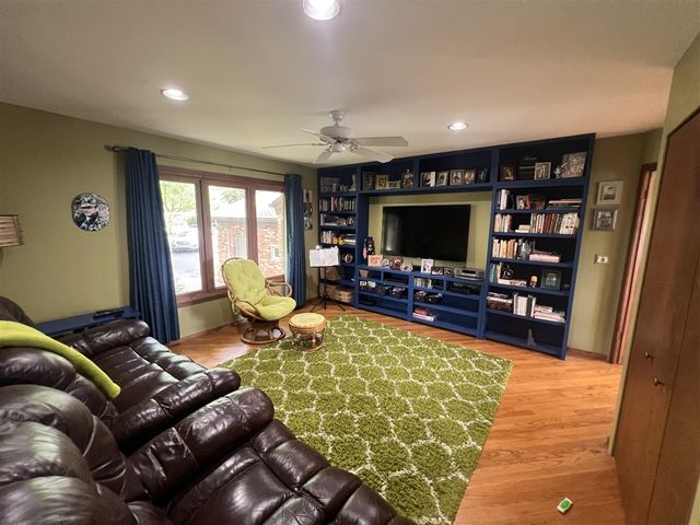 3010 Loon Lake Shores Road, Waterford, MI 48329
