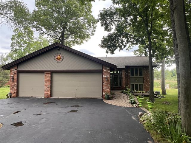 3010 Loon Lake Shores Road, Waterford, MI 48329