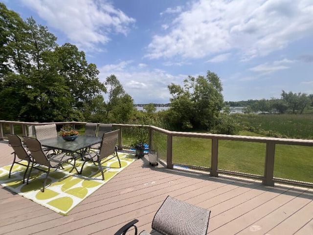 3010 Loon Lake Shores Road, Waterford, MI 48329