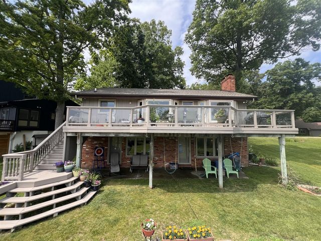 3010 Loon Lake Shores Road, Waterford, MI 48329