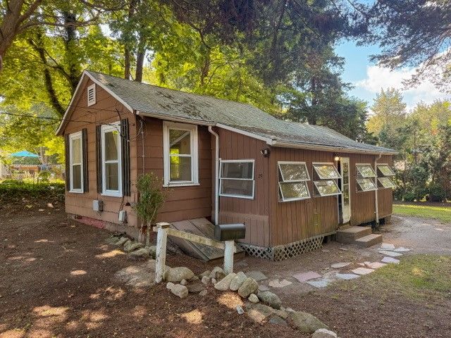 29 Congdon Avenue, North Kingstown, RI 02852