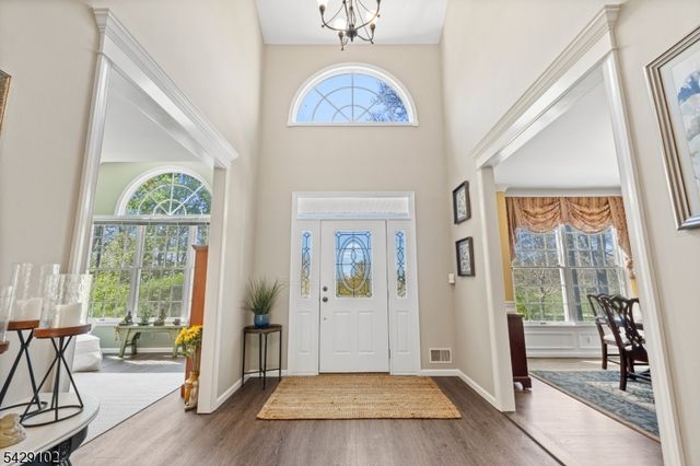 16 Yorkshire Dr, Washington Twp., NJ 07840