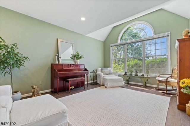 16 Yorkshire Dr, Washington Twp., NJ 07840