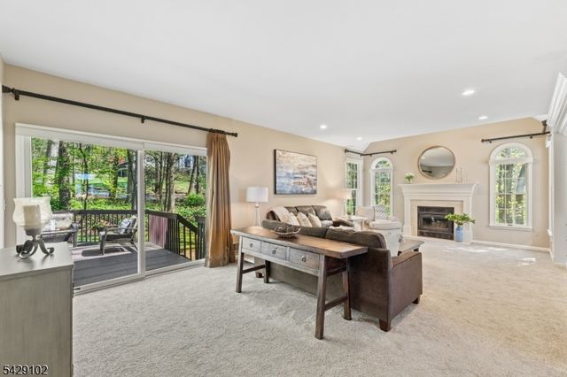 16 Yorkshire Dr, Washington Twp., NJ 07840
