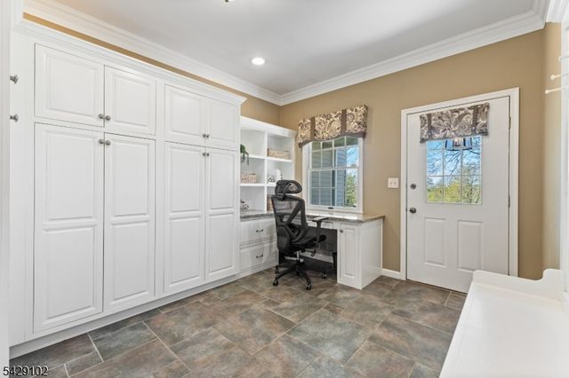 16 Yorkshire Dr, Washington Twp., NJ 07840