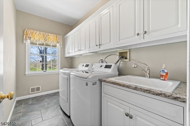 16 Yorkshire Dr, Washington Twp., NJ 07840