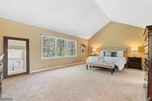 16 Yorkshire Dr, Washington Twp., NJ 07840