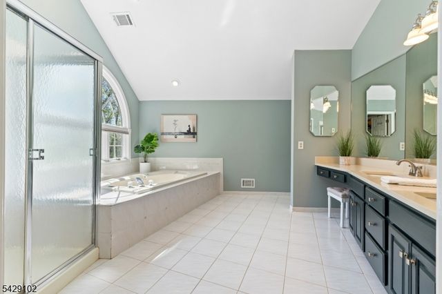 16 Yorkshire Dr, Washington Twp., NJ 07840