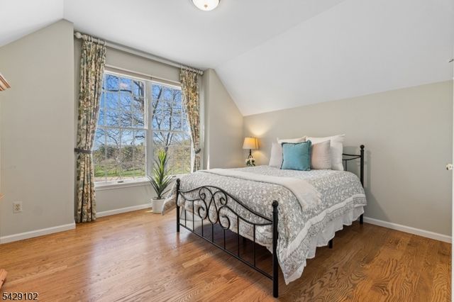 16 Yorkshire Dr, Washington Twp., NJ 07840