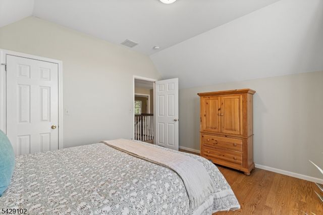 16 Yorkshire Dr, Washington Twp., NJ 07840