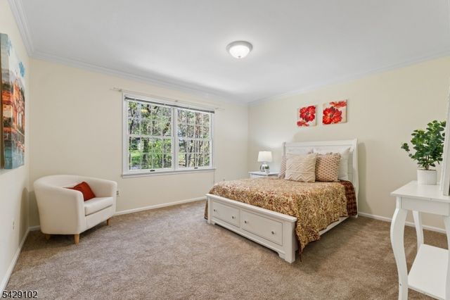 16 Yorkshire Dr, Washington Twp., NJ 07840