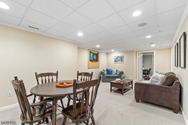 16 Yorkshire Dr, Washington Twp., NJ 07840