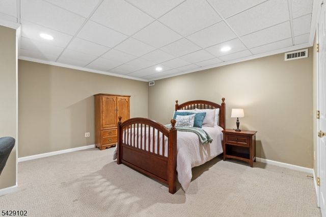 16 Yorkshire Dr, Washington Twp., NJ 07840