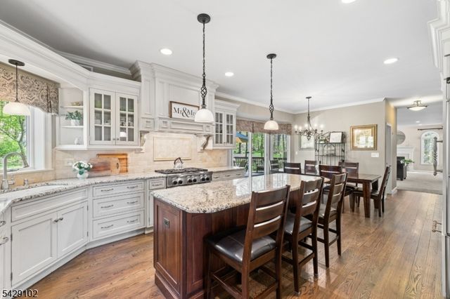 16 Yorkshire Dr, Washington Twp., NJ 07840