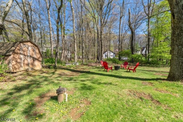 16 Yorkshire Dr, Washington Twp., NJ 07840