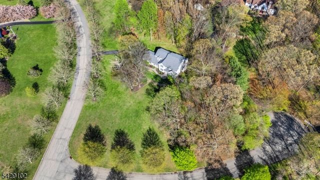 16 Yorkshire Dr, Washington Twp., NJ 07840
