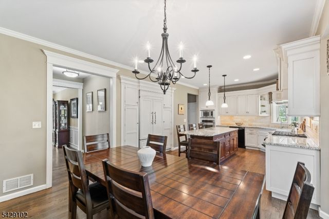 16 Yorkshire Dr, Washington Twp., NJ 07840