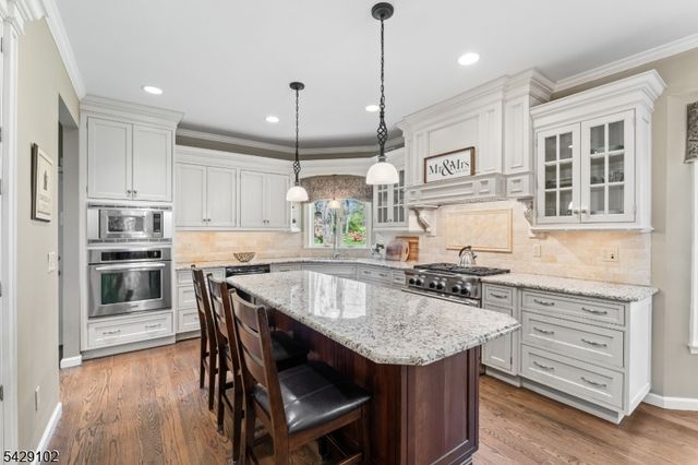 16 Yorkshire Dr, Washington Twp., NJ 07840