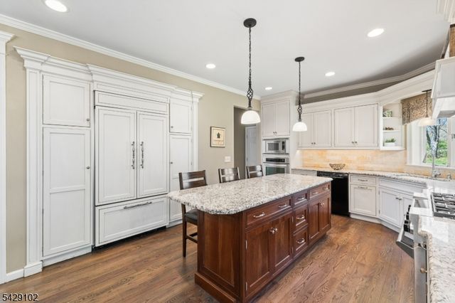 16 Yorkshire Dr, Washington Twp., NJ 07840