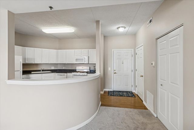 3100 Town Square Drive 308, Rolling Meadows, IL 60008