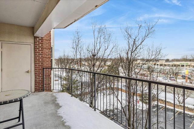 3100 Town Square Drive 308, Rolling Meadows, IL 60008